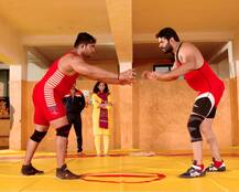 \'मॅट\'वरील कुस्तीचा श्रीगणेशा, कोल्हापुरात राणाचा जोरदार सराव