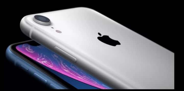 आयफोन Xs मध्ये देण्यात आलेल्या 6 कोअर प्रोसेसरमुळे हा फोन 30 टक्के वेगवान असेल, असा दावा कंपनीने केला आहे. 