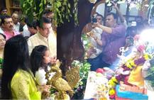 राजकीय नेत्यांच्या घरचे बाप्पा