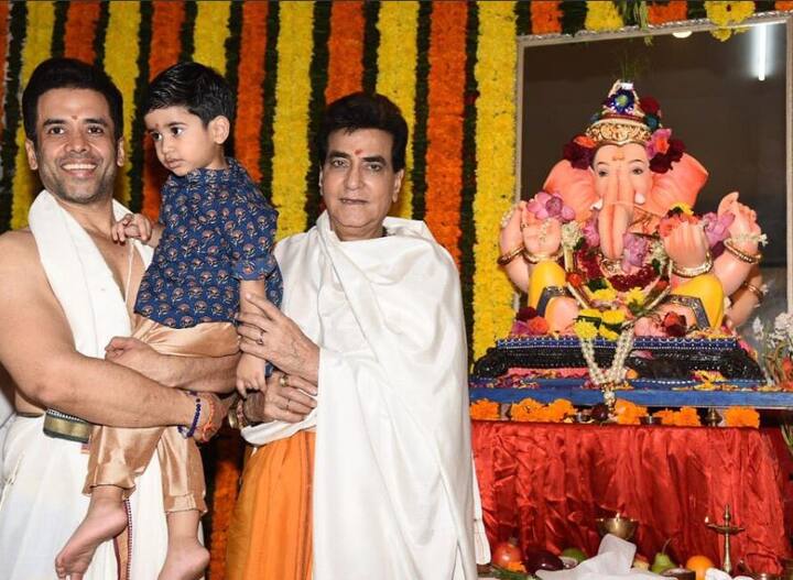अभिनेता तुषार कपूर, जितेंद्र यांचा गणराज (PHOTO - ट्विटर)