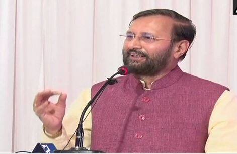 शाळा भीकेचा कटोरा घेऊन सरकारकडे का येतात? : जावडेकर Prakash Javadekar Jnana Prabodhini program says schools shouldn't come to government begging for help latest update शाळा भीकेचा कटोरा घेऊन सरकारकडे का येतात? : जावडेकर