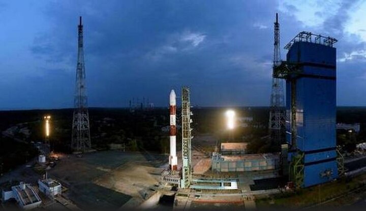 ISRO to launch two UK satellites through PSLV C 42 latest update ब्रिटीश उपग्रहांसह 'इस्रो'चं 'PSLV C 42' अवकाशात झेपावणार
