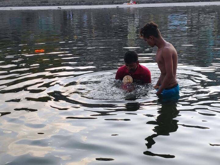 नाशिक : राज्यभरात आज पाच दिवसांच्या गणपतीला वाजत गाजत निरोप देण्यात आला. (स्थळ : म्हसोबा पटांगण, पंचवटी, नाशिक)