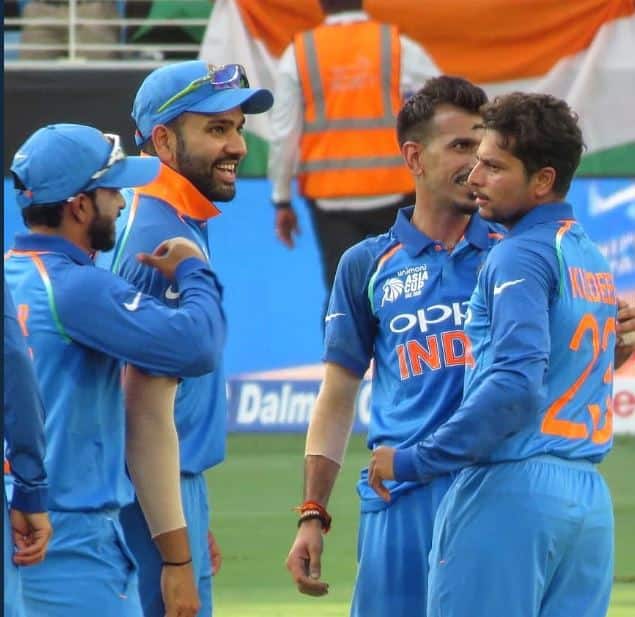 भारताकडून केदार जाधव आणि भुवनेश्वर कुमारनं प्रत्येकी तीन-तीन विकेटस काढून सर्वात प्रभावी मारा केला. जसप्रीत बुमरानं दोन आणि कुलदीप यादवनं एक विकेट मिळवली.