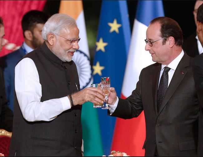 राफेल विमान करार : भारताने फक्त रिलायन्सचं नाव सुचवलं : ओलांद