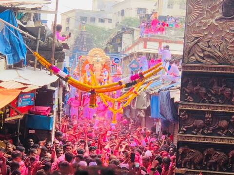 ही शान कुणाची...लालबागच्या राजाची! ही शान कुणाची...लालबागच्या राजाची!