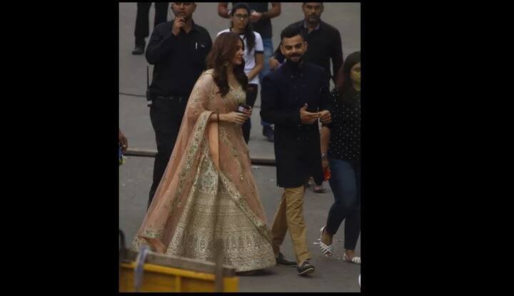 मुंबईत दोघे लग्नाच्या लूकमध्ये दिसून आले.