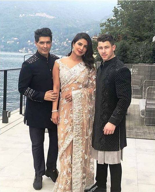 अभिनेत्री प्रियांका चोप्राने निक जोनाससह फॅशन डिझायनर मनिष मल्होत्रासह हजेरी लावली