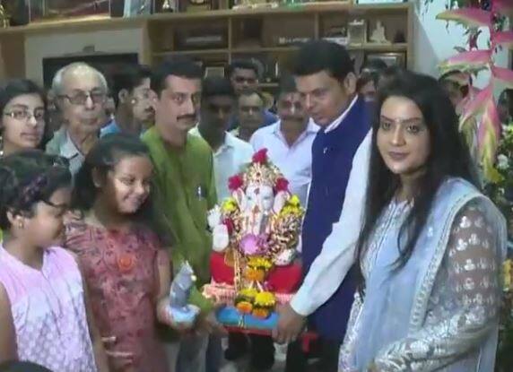 “श्रीगणेशाला डीजे-डॉल्बीची गरज नाही. डीजे-डॉल्बीची आवश्यकता आपल्याला असते. आपल्या उत्साहासाठी असते”, असं यावेळी मुख्यमंत्री म्हणाले,