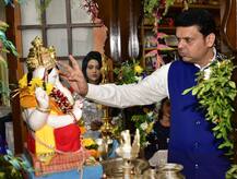 मुख्यमंत्र्यांच्या घरगुती बाप्पाचं \'वर्षा\'वर विसर्जन