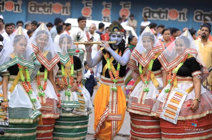 यातूनच काश्मीरपासून कन्याकुमारीपर्यंतच्या विविध राज्यातील काही थीम घेऊन सादरीकरण करण्यात येत आहे. यासाठीचा खर्च प्रत्येक सहभागी होणाऱ्या कार्यकर्त्यांनी स्वतःचा खर्च स्वतः करायचा हा नियम आहे. 