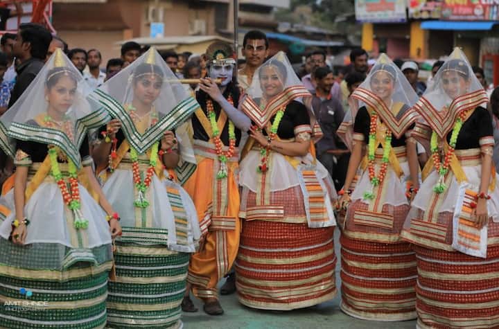 गणेश मंडळासाठी जमणारा निधी हा सामाजिक उपक्रमासाठी खर्च करण्यात येतो. यातूनच जलयुक्त लातूरसाठी दुष्काळात चार लाखाचा मदतनिधी देण्यात आला होता. 