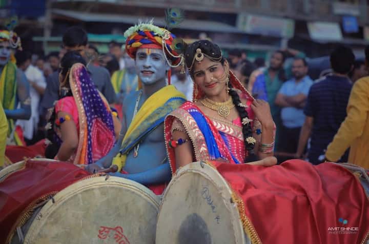 पाहा आणखी फोटो