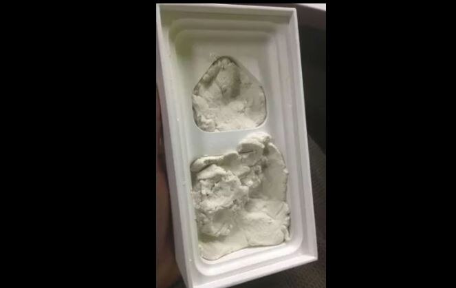 उमरने जेव्हा आयफोनचा बॉक्स उघडला तेव्हा त्याला धक्काच बसला. बॉक्स उघडला तेव्हा त्यामध्ये आयफोनच्या ऐवजी सिमेंट आणि वाळू होती. उमरने जेव्हा जेमी या व्यक्तीला ट्रॅक करण्याचा प्रयत्न केला, तेव्हा श्पॉकवर जेमीचा एक प्रोफाईल फोटो आहे, ज्यामध्ये दोन लहान मुलं असल्याचं दिसून आलं. (फोटो : गुगल फ्री इमेज)