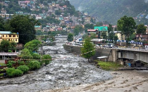 उत्तर भारतात पावसाचा कहर, जनजीवन विस्कळीत