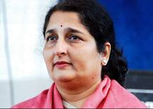 अनुराधा पौडवाल यांची विरारमधील बिल्डरकडून फसवणूक