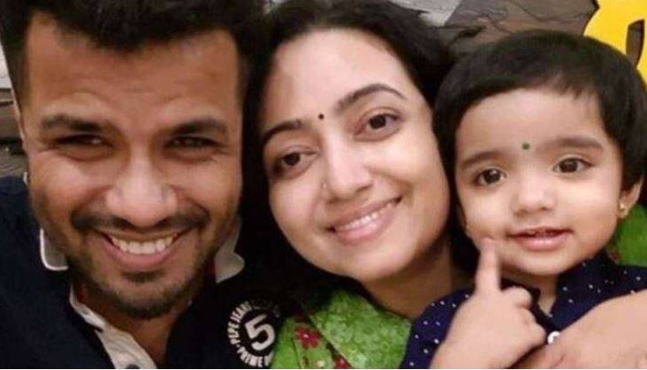 Singer Balabhaskar and wife critical after car accident, daughter passes away व्हायोलिनवादक बालाभास्कर यांच्या कुटुंबाला अपघात, लेकीचा मृत्यू