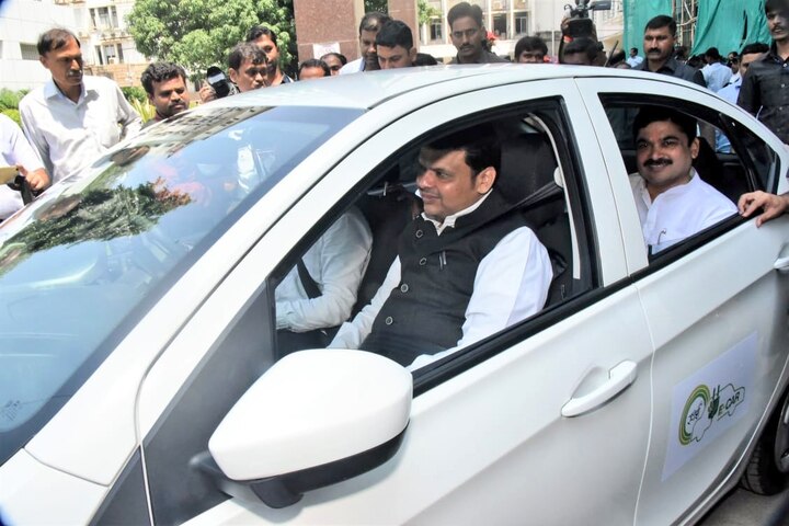 डीसी किंवा एसी करंटवर या गाड्या चार्ज करता येणार आहेत. मंत्रालयात तसंच सार्वजनिक बांधकाम विभागाच्या ठिकाणी यासाठी चार्जिंग स्टेशन उभारण्यात आले आहेत.