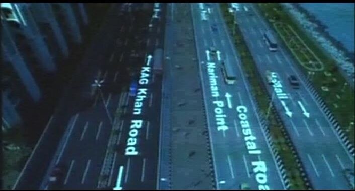 प्रकल्प सल्लागारांनी बनवलेल्या आराखड्यानुसार प्रिन्सेस स्ट्रीट उड्डाणपूल ते प्रियदर्शनी उद्यान (पॅकेज 4), प्रियदर्शनी उद्यान ते बडोदा पॅलेस (पॅकेज 1), बडोदा पॅलेस ते वांद्रे वरळी सागरी सेतूचे दक्षिणेकडील टोक (पॅकेज 2) अशा तीन भागांमध्ये विभागून या कोस्टल रोडचं काम हाती घेण्यात येत आहे. पॅकेज 4 आणि पॅकेज 1 साठी लार्सन अँड टुब्रोला (एल अँड टी) कंपनी पात्र ठरली आहे. तर पॅकेज 2 साठी एचसीसी व एचडीसी ही कंपनी पात्र ठरली आहे.