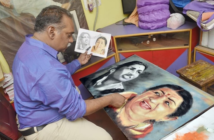 लतादीदींची 2X3 फुटांची रांगोळी काढण्यासाठी औरवाडकर यांना तेरा तास लागले. 