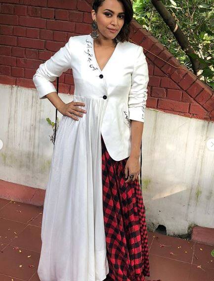 बॉलिवूड अभिनेत्री स्वरा भास्करनेही तिच्यासोबत झालेल्या लैंगिक अत्याचाराबाबत आवाज उठवलेला आहे. 56 दिवसांसाठी एका रिमोट लोकेशनवर शुटिंगसाठी गेलेली असताना हा प्रकार झाल्याचं तिने ‘मुंबई मिरर’शी बोलताना सांगितलं होतं. (फोटो : इंस्टाग्राम)