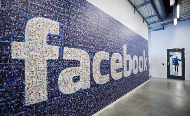 शुक्रवारी सकाळी नऊ वाजताच्या सुमारास 90 लाखांपेक्षा जास्त अकाऊंट आपोआप लॉग आऊट झाले. युझर्सचे अकाऊंट का लॉग आऊट झाले, याची माहिती युझर्सना दिली जाईल, असं कंपनीने म्हटलं आहे. 