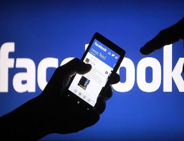Young man commits suicide due to facebook Friend in Beed  बीडमध्ये फेसबुक फ्रेंडच्या जाचास कंटाळून तरुणाची आत्महत्या