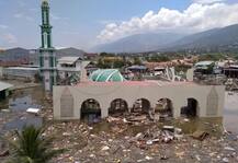 इंडोनेशियातील भूकंप आणि त्सुनामीची भयानक दृश्यं