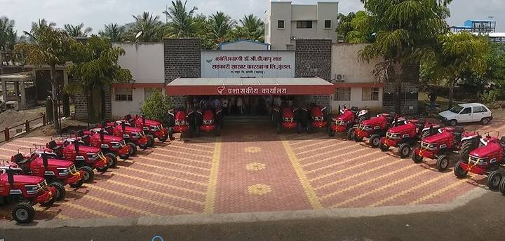 देशी बनावटीचे महिंद्रा कंपनीचे 101 ट्रॅक्टर एकाचवेळी घेतल्याने प्रत्येक ट्रॅक्टरमागे 1 लाख 10 हजार रुपयांची सूट महिद्रा कंपनीकडून देण्यात आली. 