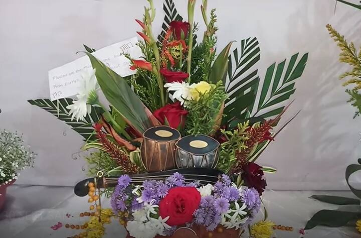 वासुंबे येथील संभाजी पाटील या शेतकऱ्याच्या फुलास प्रिन्स ऑफ द शो, तर कुंडल फॉरेस्ट अ‍ॅकॅडमीच्या गुलाबास प्रिन्सेस ऑफ दी शोचा किताब मिळाला. 