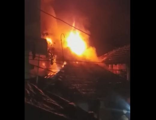 Ratnagiri : Fire at home, two kids died रत्नागिरीत घराला आग, दोन चिमुरड्यांचा मृत्यू