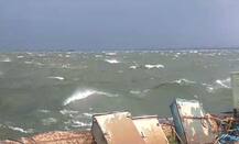 उजनी धरणात समुद्रासारख्या लाटा