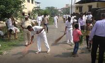 एसआरपीएफ जवानांकडून अंबरनाथमधील गावाची स्वच्छता