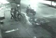 पादचाऱ्यांना बेदम मारुन पिंपरीत बाईकस्वारांनी मोबाईल लुटले