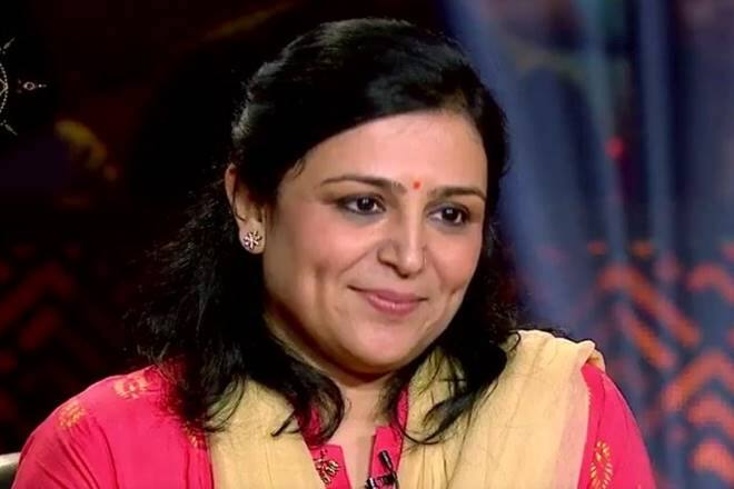 ‘1 कोटीच्या प्रश्नाला क्विट करणार होते’ - “मला जेव्हा 1 कोटीचा प्रश्न विचारला जाणार होता, तेव्हा माझ्या मनात आधीच आलं होतं, या प्रश्नाला आपण क्विट म्हणजेच थांबायचं ठरवलं होतं. मात्र सुप्रीम कोर्टाच्या 13 न्यायाधीशांच्या खंडपीठाने कोणत्या खटल्याचा निकाल दिला होता हा प्रश्न आला आणि मी अचंबित झाले. कारण या प्रश्नाचं उत्तर माहित होतं. मात्र एक कोटीच्या रकमेच्या प्रश्नाला उत्तर देताना थोडी भीती होतीच. त्यामुळे उत्तर येऊन मी घाबरले होते. थोडं थांबून मी पर्याय सांगितला डी- केशवानंद भारती केस.