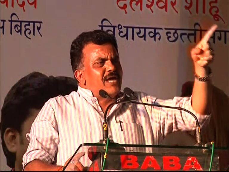 महाराष्ट्र आणि मुंबई उत्तर भारतीय चालवतात : संजय निरुपम North Indians runs Maharashtra and Mumbai says Sanjay Nirupam महाराष्ट्र आणि मुंबई उत्तर भारतीय चालवतात : संजय निरुपम