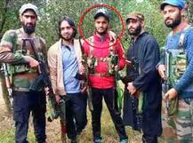 3 वर्षात 12 पोलीस नोकरी सोडून अतिरेकी बनले!