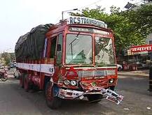 पुण्यात ब्रेक फेल झालेल्या ट्रकची आठ वाहनांना धडक, 12 जखमी