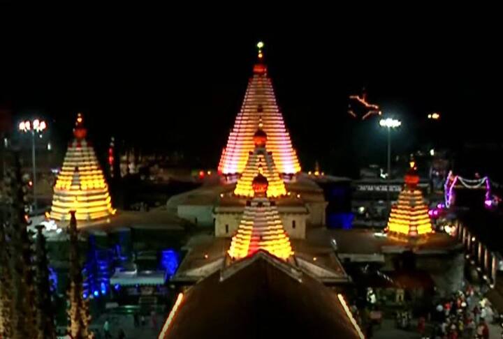 श्री अंबाबाई मंदिरात नवरात्रोत्सवाची तयारी पूर्ण झाली आहे.