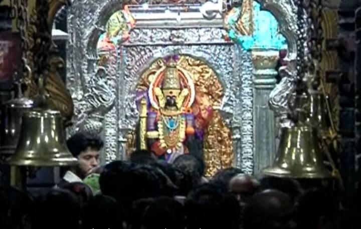 नवरात्रोत्सवात लाखो भाविक अंबाबाईच्या दर्शनासाठी कोल्हापुरात येतात. 