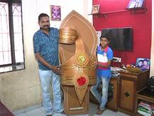 अबब...6 फुटी कोल्हापुरी चप्पल!