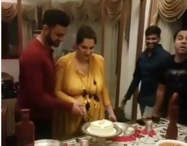  टेनिसपासून पहिल्यांदाच इतक्या मोठ्या कालावधीसाठी दूर राहावं लागत असल्यामुळे कधी कधी खेळाची आठवण येते, मात्र आयुष्यात बदल स्वीकारावे लागतात, असंही सानिया आवर्जून सांगते.