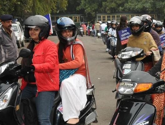 Center advised Chandigarh to exempt Sikh women from wearing helmets चंदिगढमध्ये शीख महिलांना हेल्मेटसक्तीतून केंद्राची सूट