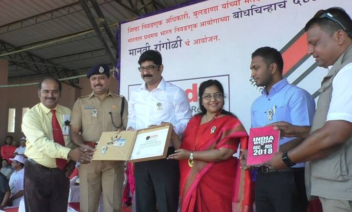 कार्यक्रमाला महाराष्ट्र निवडणूक आयोगाचे उपमुख्य निवडणूक अधिकारी शिरीष मोहोड, पोलीस अधीक्षक दिलीप भुजबळ-पाटील, जिल्हा परिषदेचे मुख्य कार्यकारी अधिकारी यावेळी उपस्थित होते.