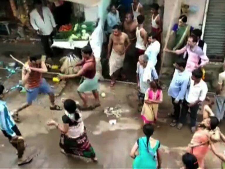 attack on shopkeeper for bread in bhiwandi latest updates 10 रुपयाला 6 पाव न दिल्याने दुकानाची तोडफोड, दुकानदारालाही मारहाण