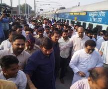 मनसे अध्यक्ष राज ठाकरे रेल्वेने अमरावतीत दाखल