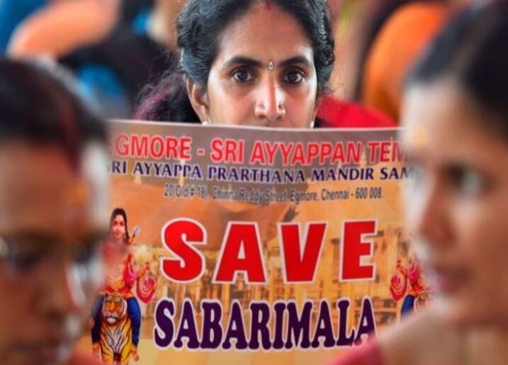 Sabarimala opening LIVE UPDATES : Women stopped from entering temple शबरीमला मंदिरात आजपासून महिलांना प्रवेश, कडेकोट पोलीस बंदोबस्त!