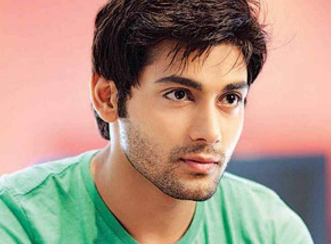रुसलान मुमताझ - गोड चेहऱ्याचा हा अभिनेता एमपी3 नावाच्या चित्रपटातून सिनेविश्वात आला. मात्र त्याच्याप्रमाणेच त्याचे सिनेमेही कधी आले नि कधी गेले, हे कोणालाच कळलं नाही