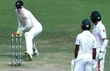 पाक फलंदाजांचा बिनडोकपणा, चौकाराच्या अविर्भावात असताना धावचीत