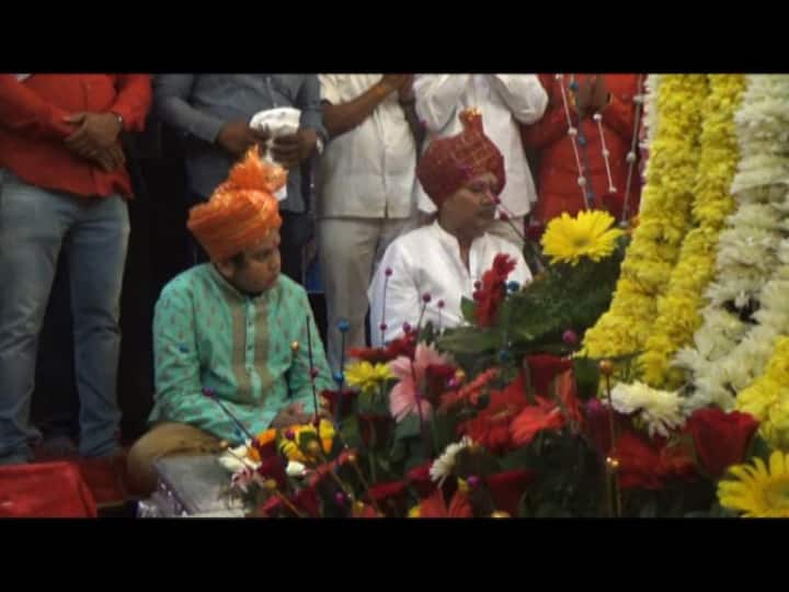 दसऱ्याच्या निमित्ताने उदयनराजेंचे ज्येष्ठ पुत्र वीरप्रतापसिंह राजे भोसले यांचीही क्रेझ पाहायला मिळाली.